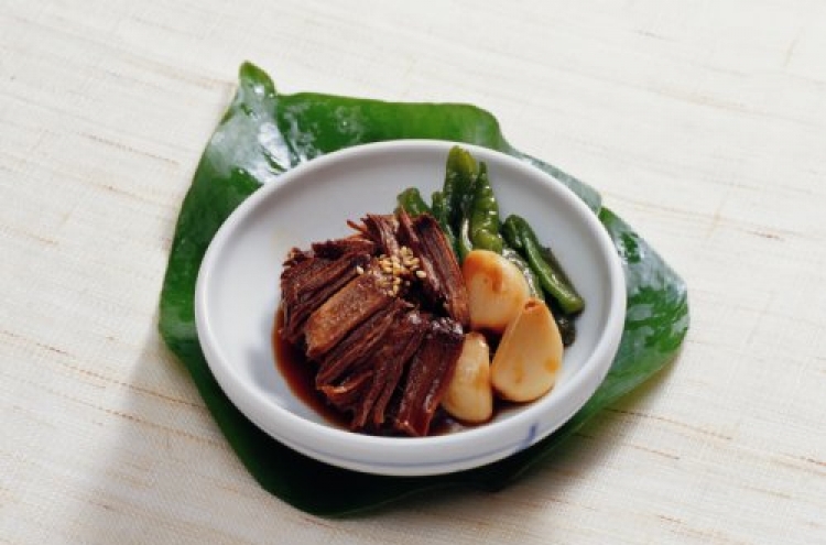 Soegogi jangjorim (Beef chunks braised in soy sauce)