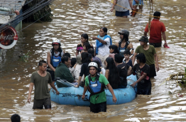 Flash floods kill more than 500 in Philippines