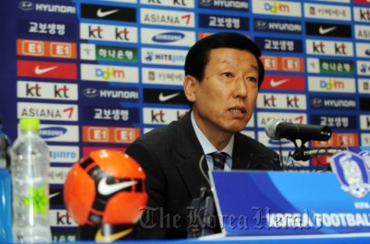 Choi says will lead national soccer team till June 2013