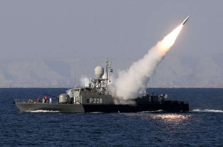 Iran tests cruise missile during navy war games