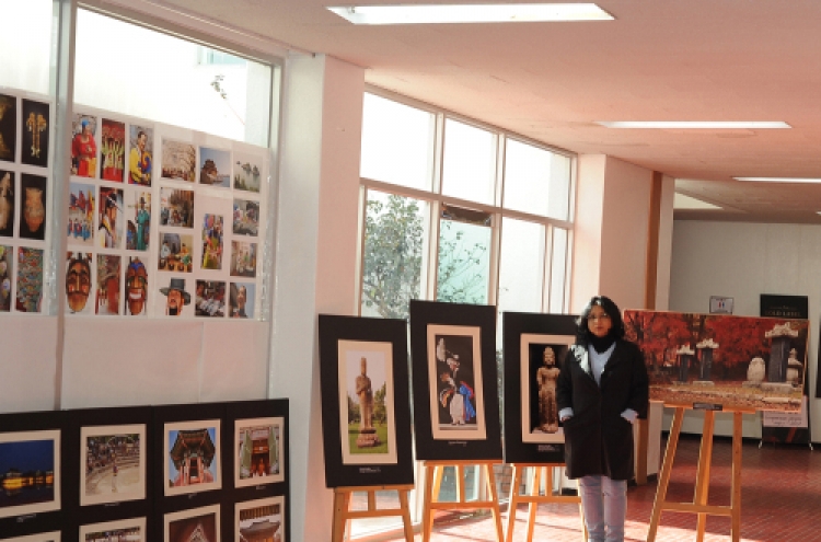 Indian expat holds photo exhibition on Geojedo