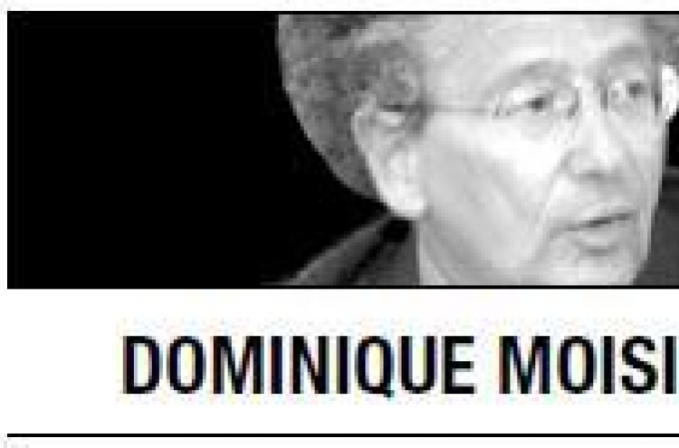 [Dominique Moisi] Resilience of democratic system