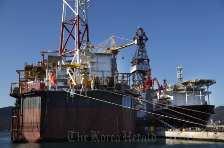 Offshore plants, LNG ships may save Korean shipbuilders in 2012