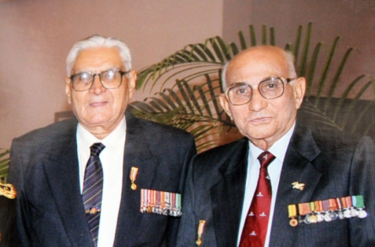 Indian war veteran donates Korean War photos