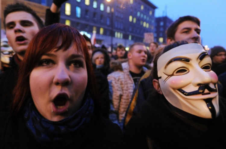 Poland signs copyright treaty that drew protests