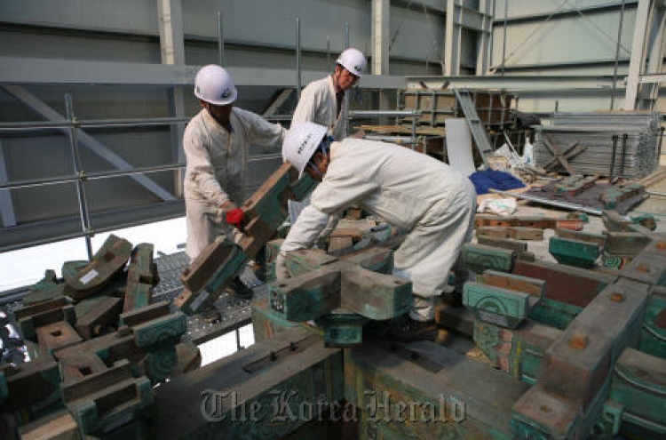 Namdaemun restoration to be completed this year