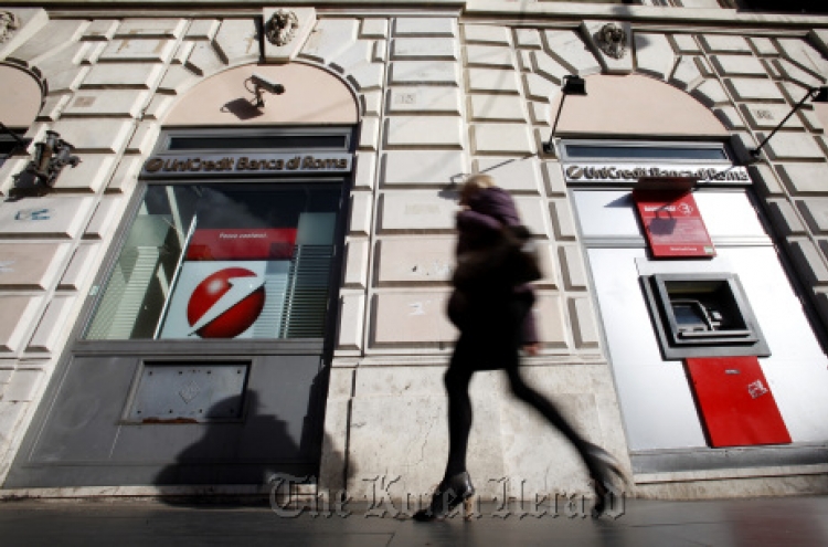 S&P downgrades ratings of 34 Italian banks