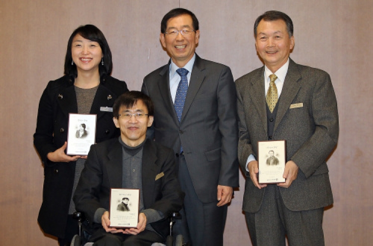 Seoul City names three honorary vice mayors