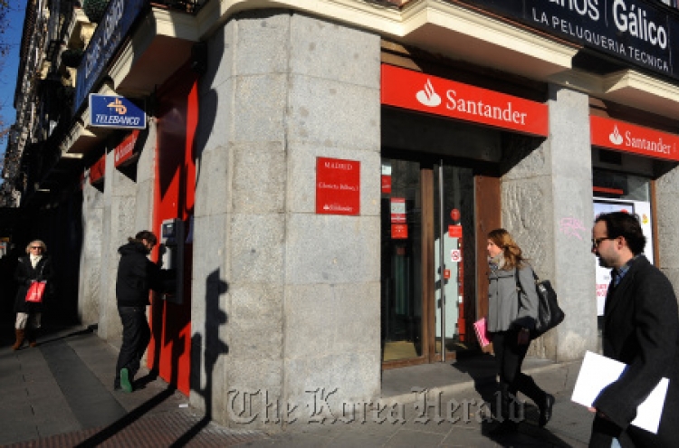 Fitch, S&P downgrade Spanish banks