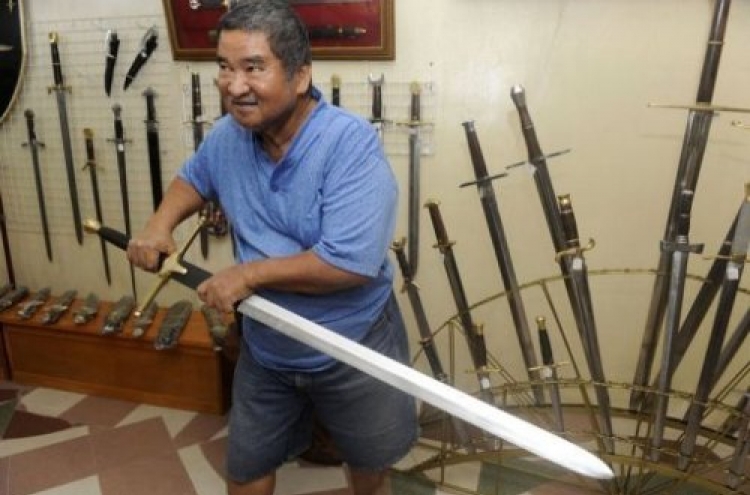 Philippine swordsmith has Hollywood touch