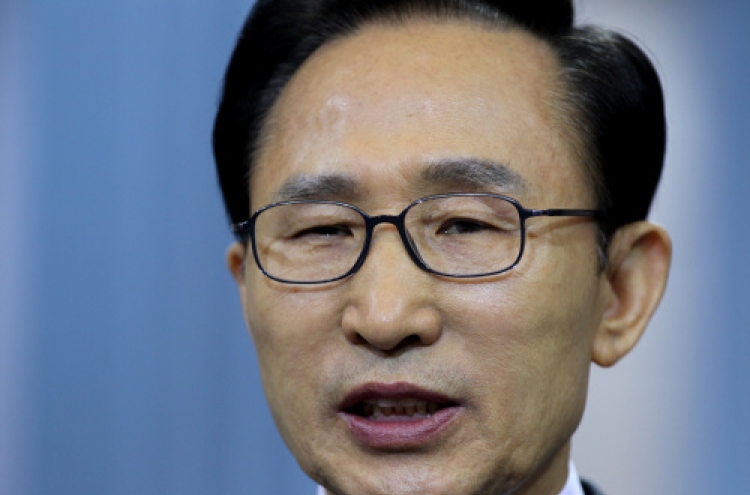 President Lee presses China over North Korean defectors