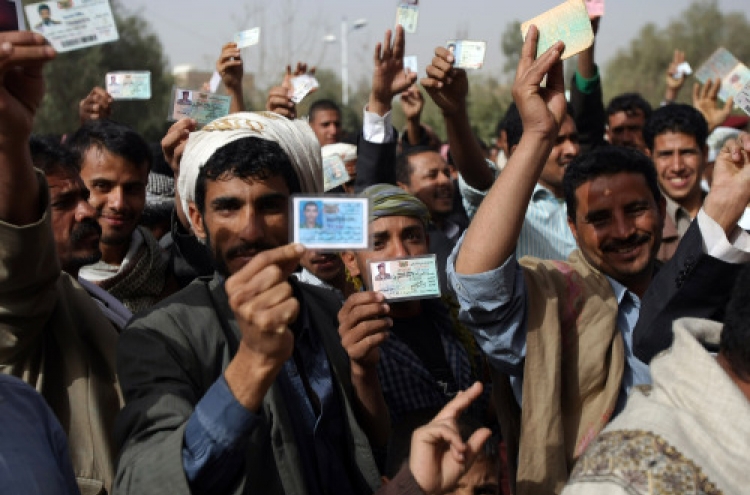 Yemenis vote as Saleh’s 33-year rule comes to end