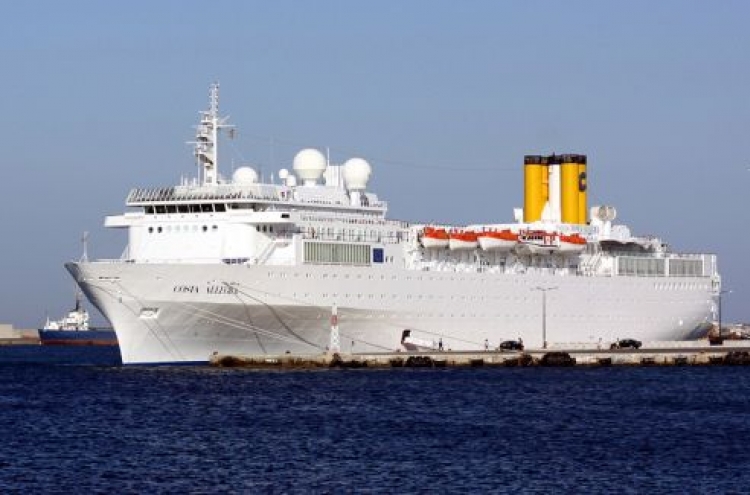 Fire leaves cruise ship adrift off Seychelles