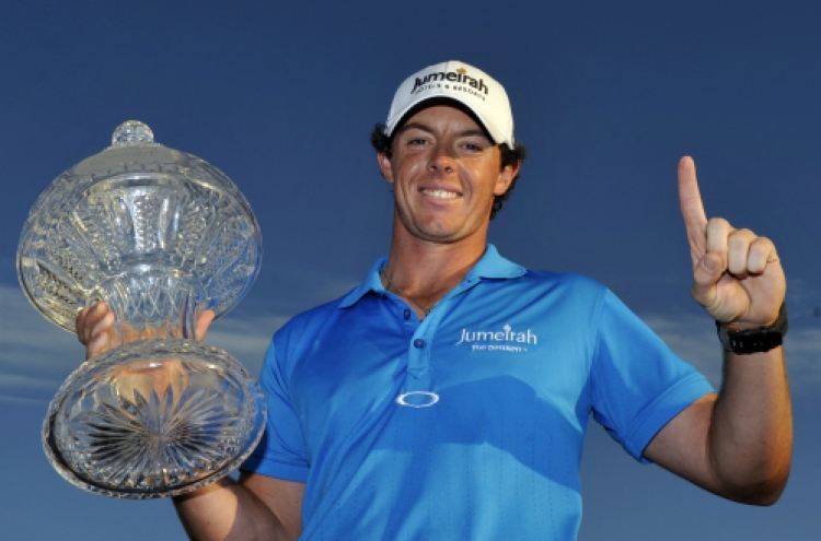 McIlroy holds off Tiger to claim No. 1 ranking