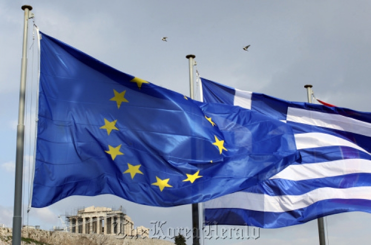 Key investors sign up for Greek bond swap