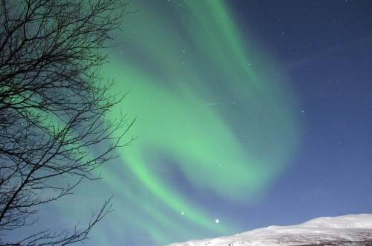Space weather storm fizzles on arrival