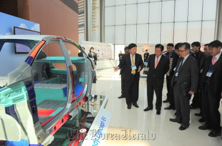 POSCO develops car body frame