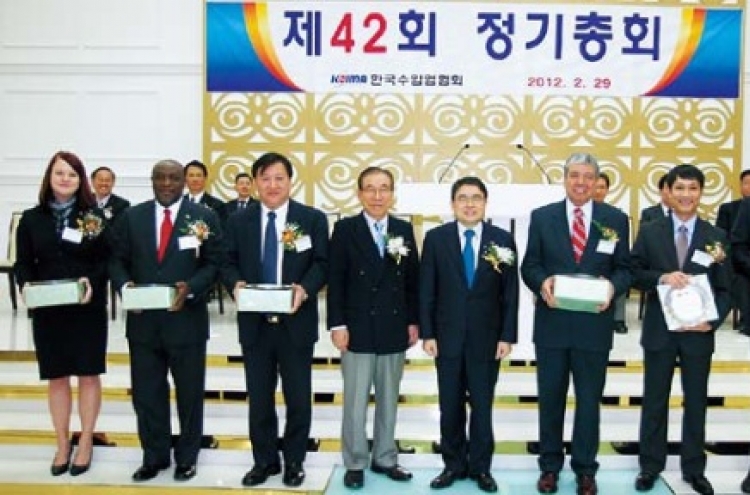 Envoys awarded for boosting trade