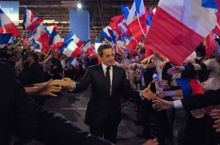 Sarkozy threatens to pull France from visa-free zone