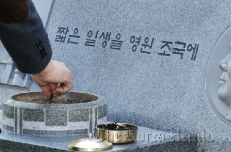 100 days on, people still line up to pay tribute to POSCO founder