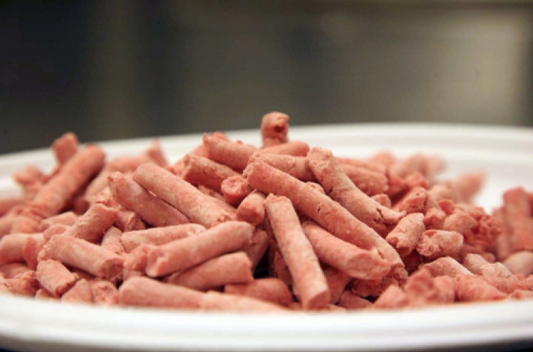 "Pink slime" critics fight ammonia-treated meat