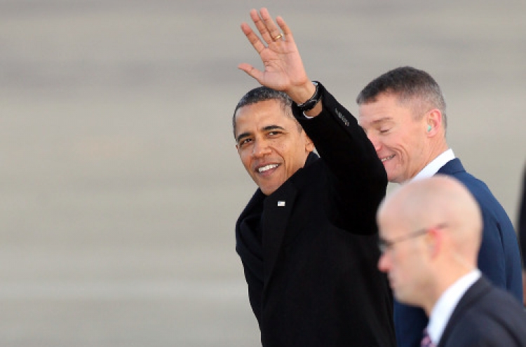 Obama in Seoul for summit with Lee, nuclear conference