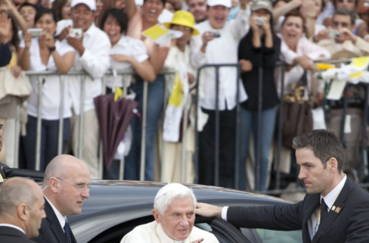 Pope focuses on children during Mexico visit