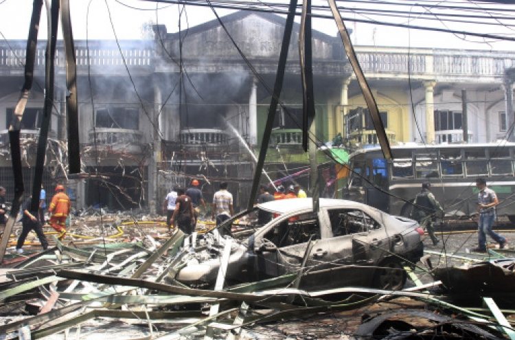 Bombs in Thailand kill 14, wound 341