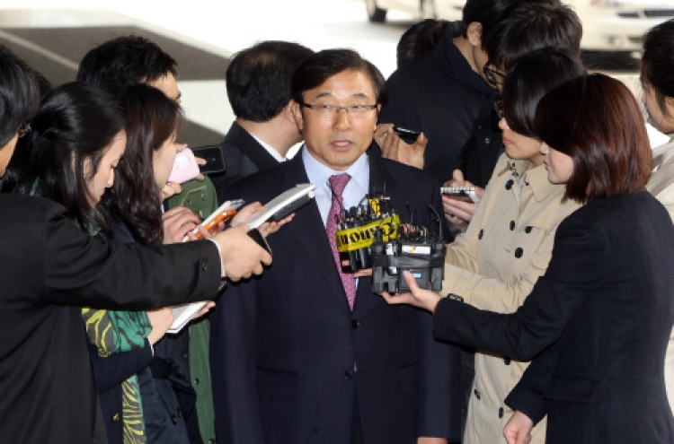 Cheong Wa Dae, DUP clash over surveillance case