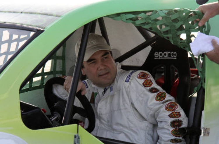 Turkmen president wins on racing track