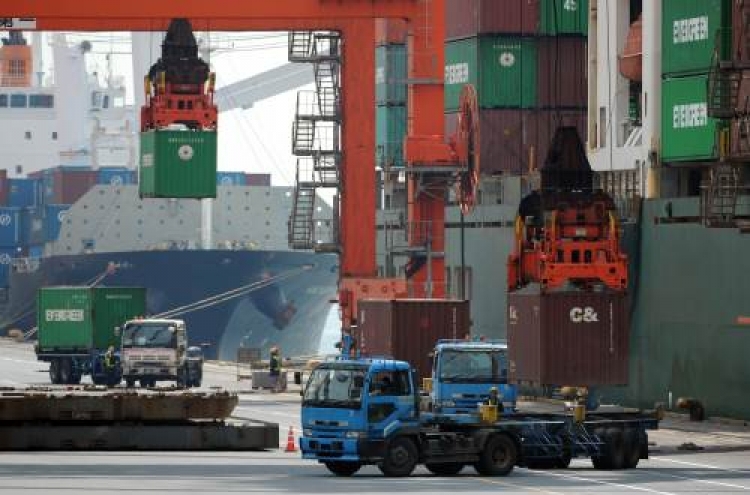 Japan current account moves to surplus, strengthening yen