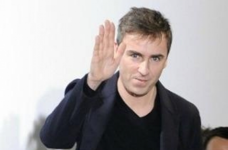 Dior names Simons as artistic director