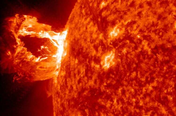 Solar Flare Erupts From the Sun