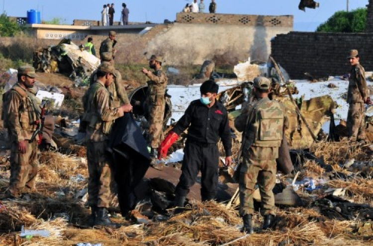 Pakistan probes jet plane crash