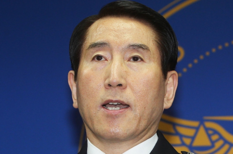 Lee scolds police, demands reform