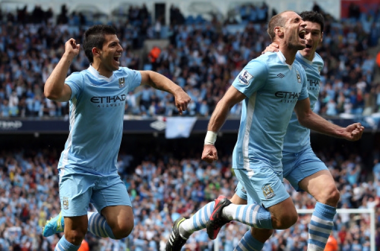 Man City wins title with late goals in final game