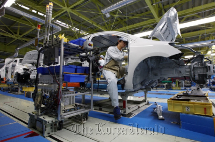 Japanese machinery orders fall 2.8 percent