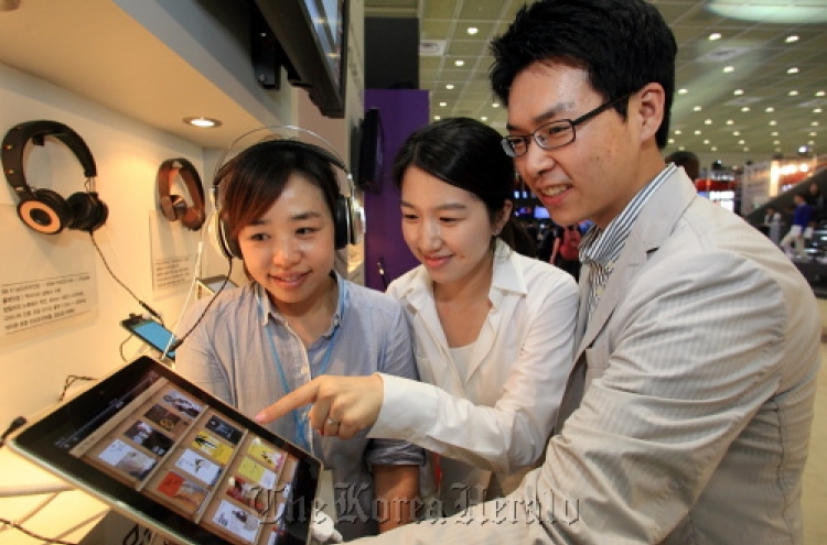 KT unveils content, solutions at IT fair