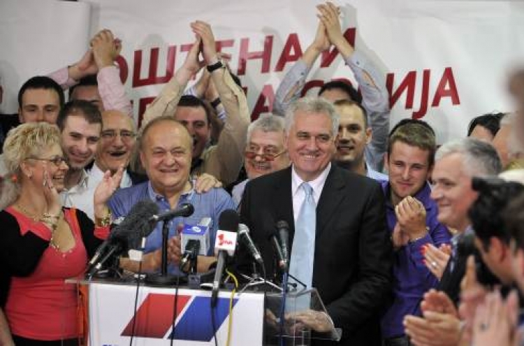 Nationalist wins Serbia presidential runoff