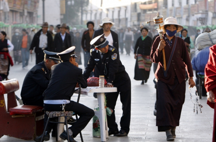 China detains hundreds in Tibet capital