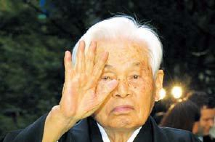 Japan film director Shindo dead