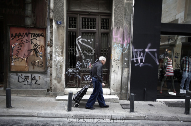 Greece’s rating cut by Moody’s