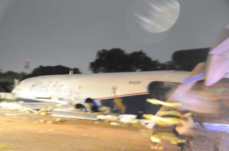 Plane crash in Ghana kills at least 10