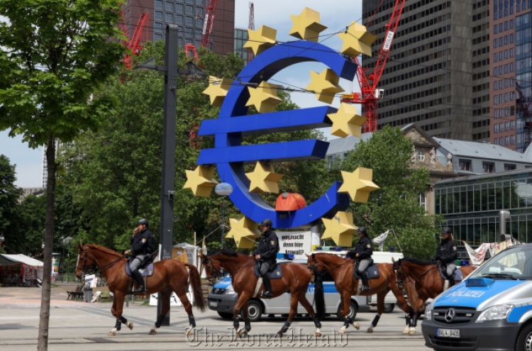 ECB holds key interest rate steady at 1.0%