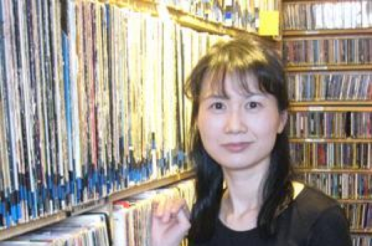 Bilingual radio program in Montreal raises Korean profile