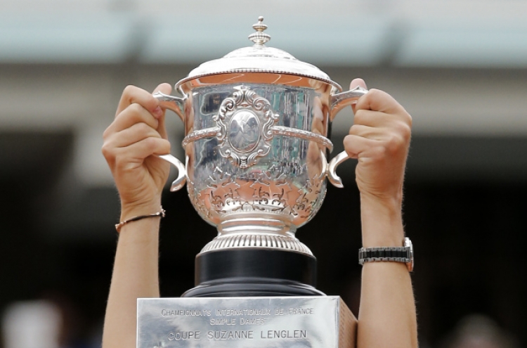 Maria Sharapova bags career Grand Slam at French Open