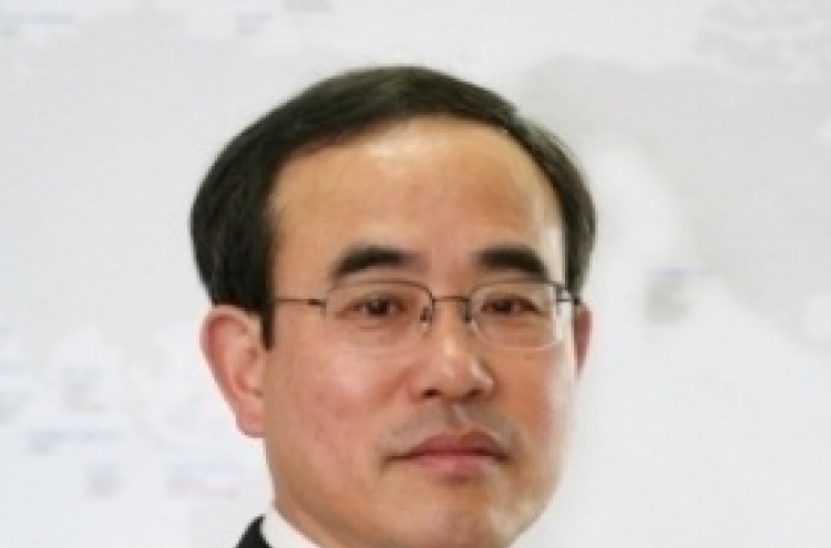 Seo Kang-soo takes office as database agency chief