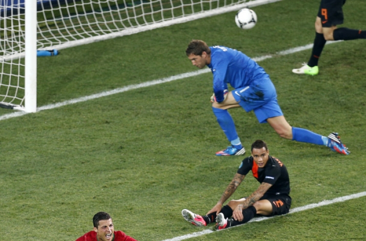 Ronaldo’s goals oust Netherlands