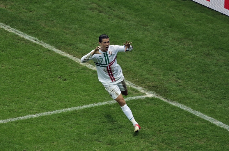 Ronaldo puts Portugal into Euro 2012 semifinals