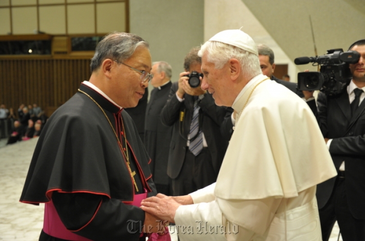 Pope confers pallium on Seoul’s new archbishop